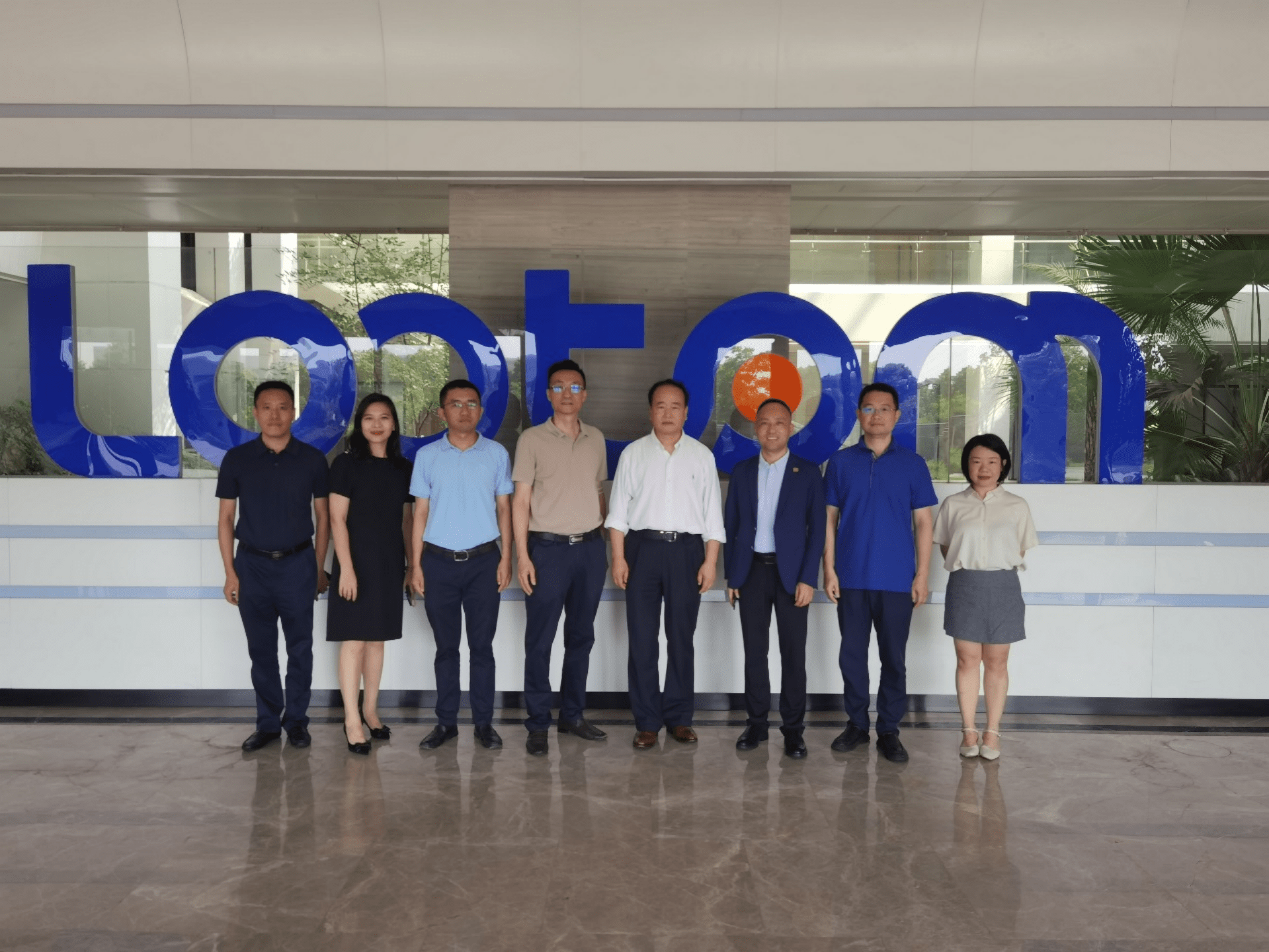 公司獨(dú)立董事曹和平一行赴公司考察調(diào)研